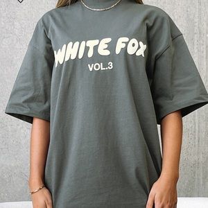 white fox over size tee shadow
